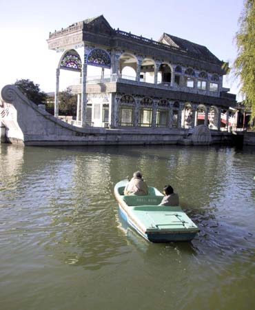 Summer_ParentsBoating