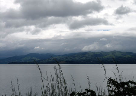 01_Arenal_lake