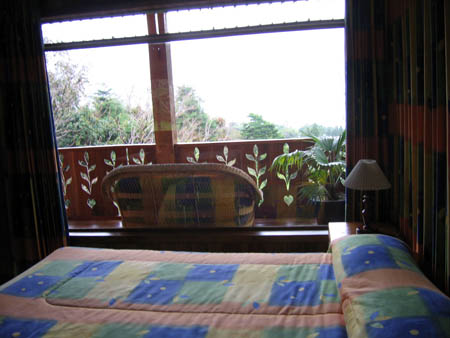 05_bed_and_balcony
