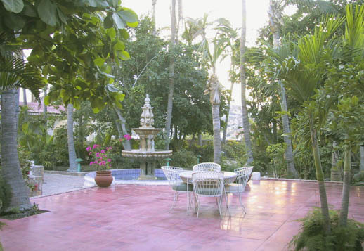 01_Hacienda_Courtyard