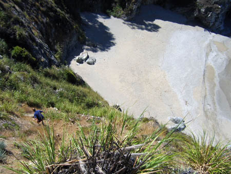 04_jon_scrambling_down