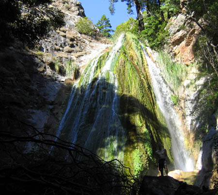 25_jon_under_the_falls